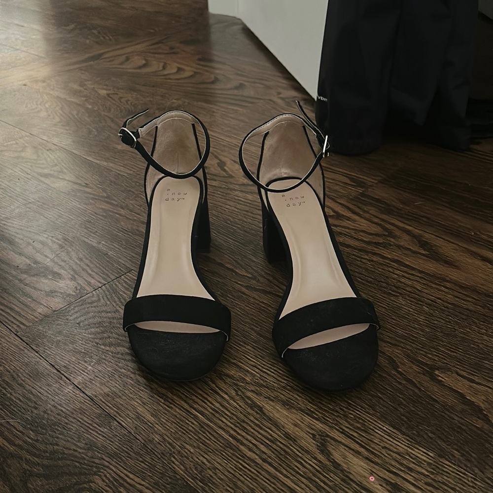 Women’s Black/Nude Heels (a new day)